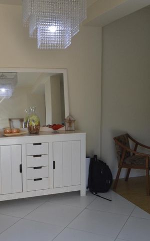 Casa à venda com 158m², 4 quartos e 1 vaga Casa à venda com 158m², 4 quartos e 1 vagaSala - Casa 1