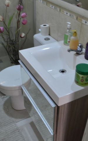 Casa de condomínio à venda com 78m², 2 quartos e 1 vaga Casa de condomínio à venda com 78m², 2 quartos e 1 vagaBanheiro
