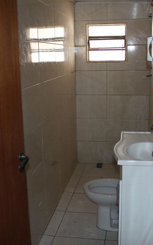 Casa à venda com 100m², 3 quartos e 2 vagasBanheiro