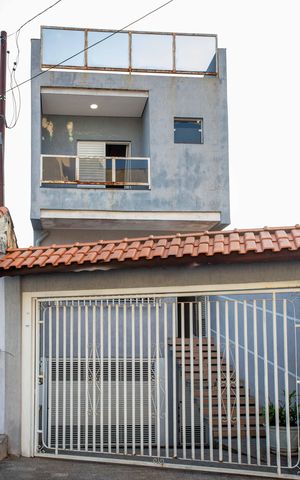 Casa à venda com 152m², 3 quartos e 2 vagasFachada