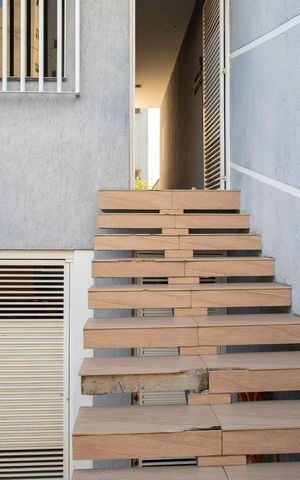 Casa à venda com 152m², 3 quartos e 2 vagasEscada
