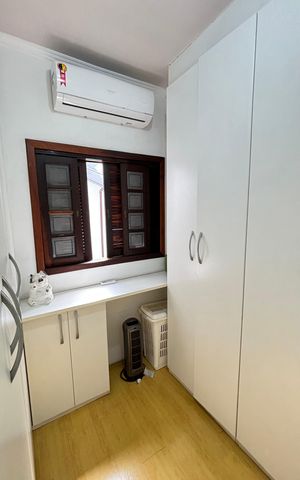 Casa à venda com 128m², 4 quartos e 4 vagas Casa à venda com 128m², 4 quartos e 4 vagasCloset da Suíte 1