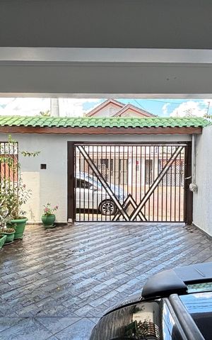 Casa à venda com 128m², 4 quartos e 4 vagas Casa à venda com 128m², 4 quartos e 4 vagasGaragem