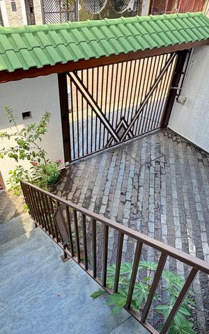 Casa à venda com 128m², 4 quartos e 4 vagas Casa à venda com 128m², 4 quartos e 4 vagasGaragem