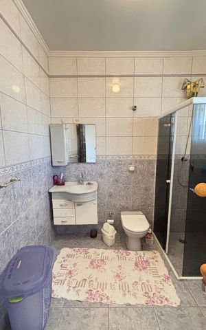 Casa à venda com 128m², 4 quartos e 4 vagas Casa à venda com 128m², 4 quartos e 4 vagasBanheiro da Suíte 1