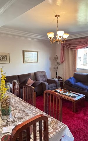 Casa à venda com 128m², 4 quartos e 4 vagas Casa à venda com 128m², 4 quartos e 4 vagasSala - Sala de Jantar