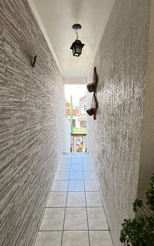 Casa à venda com 128m², 4 quartos e 4 vagas Casa à venda com 128m², 4 quartos e 4 vagasCorredor
