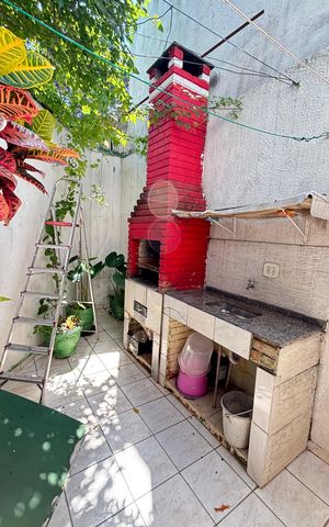 Casa à venda com 128m², 4 quartos e 4 vagas Casa à venda com 128m², 4 quartos e 4 vagasQuintal