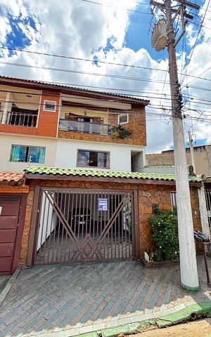 Casa à venda com 128m², 4 quartos e 4 vagas Casa à venda com 128m², 4 quartos e 4 vagasFachada/ Placa