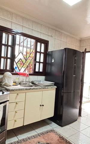 Casa à venda com 128m², 4 quartos e 4 vagas Casa à venda com 128m², 4 quartos e 4 vagasCozinha