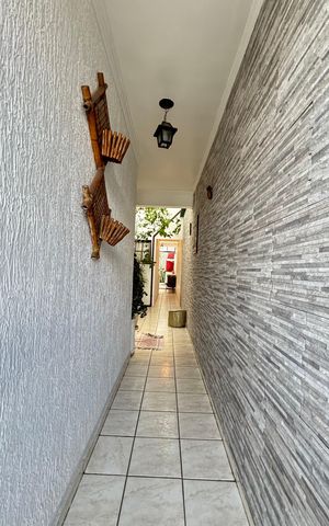 Casa à venda com 128m², 4 quartos e 4 vagas Casa à venda com 128m², 4 quartos e 4 vagasCorredor