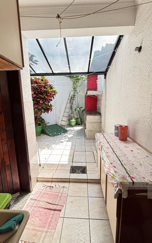 Casa à venda com 128m², 4 quartos e 4 vagas Casa à venda com 128m², 4 quartos e 4 vagasQuintal