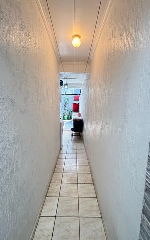 Casa à venda com 128m², 4 quartos e 4 vagas Casa à venda com 128m², 4 quartos e 4 vagasCorredor