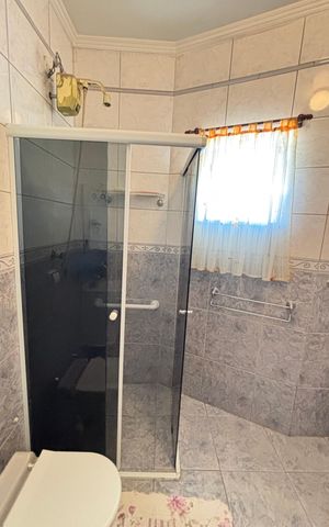 Casa à venda com 128m², 4 quartos e 4 vagas Casa à venda com 128m², 4 quartos e 4 vagasBanheiro da Suíte 1