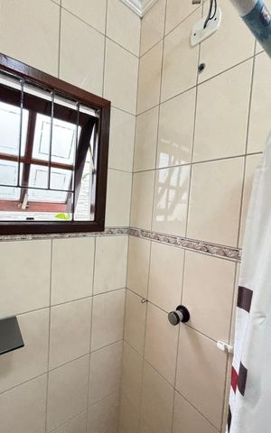 Casa à venda com 128m², 4 quartos e 4 vagas Casa à venda com 128m², 4 quartos e 4 vagasBanheiro