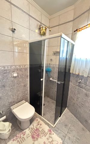 Casa à venda com 128m², 4 quartos e 4 vagas Casa à venda com 128m², 4 quartos e 4 vagasBanheiro da Suíte 1