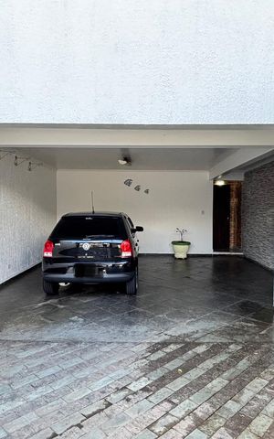 Casa à venda com 128m², 4 quartos e 4 vagas Casa à venda com 128m², 4 quartos e 4 vagasGaragem