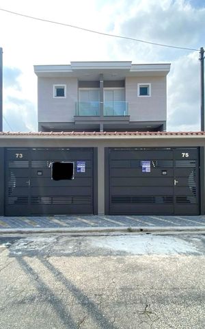 Casa à venda com 150m², 3 quartos e 3 vagas Casa à venda com 150m², 3 quartos e 3 vagasFachada