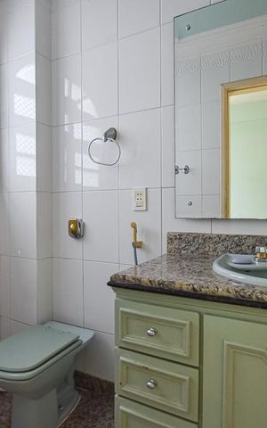 Apartamento à venda com 208m², 4 quartos e 1 vaga Apartamento à venda com 208m², 4 quartos e 1 vagaBanheiro da Suíte