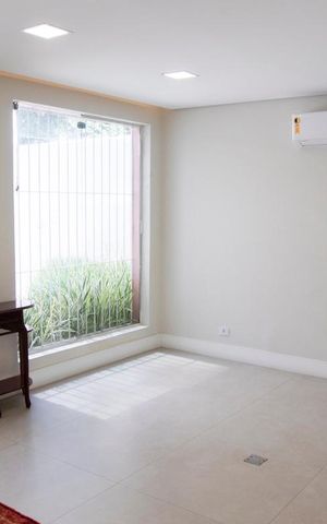 Casa à venda com 450m², 6 quartos e 4 vagasSala