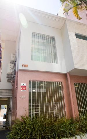 Casa à venda com 450m², 6 quartos e 4 vagasFachada