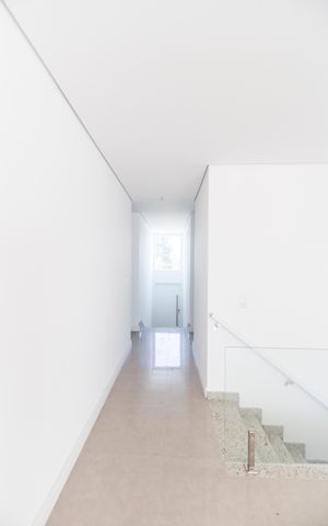 Casa de condomínio à venda com 220m², 3 quartos e 4 vagas Casa de condomínio à venda com 220m², 3 quartos e 4 vagasEntrada