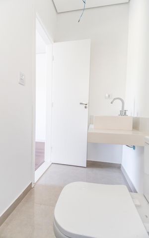 Casa de condomínio à venda com 220m², 3 quartos e 4 vagas Casa de condomínio à venda com 220m², 3 quartos e 4 vagasBanheiro da Suíte 2