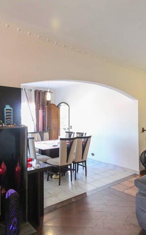 Casa para alugar com 250m², 3 quartos e 2 vagas Casa para alugar com 250m², 3 quartos e 2 vagasSala de TV