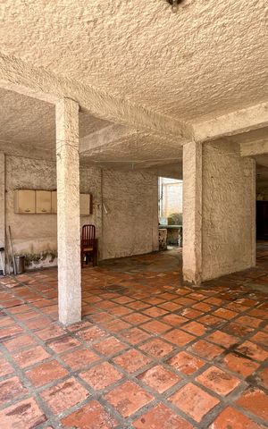 Casa à venda com 225m², 3 quartos e 5 vagas Casa à venda com 225m², 3 quartos e 5 vagasQuintal/Garagem