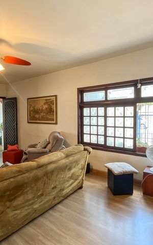 Casa à venda com 225m², 3 quartos e 5 vagas Casa à venda com 225m², 3 quartos e 5 vagasSala