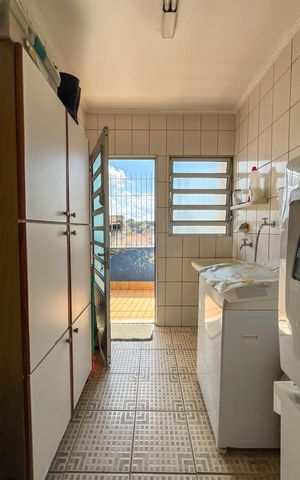 Casa à venda com 225m², 3 quartos e 5 vagas Casa à venda com 225m², 3 quartos e 5 vagasÁrea de Serviço