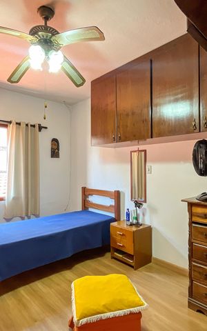 Casa à venda com 225m², 3 quartos e 5 vagas Casa à venda com 225m², 3 quartos e 5 vagasQuarto 3