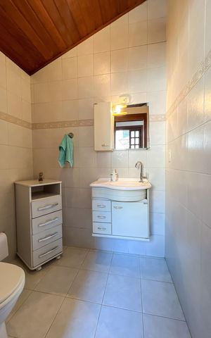 Casa à venda com 225m², 3 quartos e 5 vagas Casa à venda com 225m², 3 quartos e 5 vagasLavabo