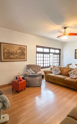 Casa à venda com 225m², 3 quartos e 5 vagas Casa à venda com 225m², 3 quartos e 5 vagasSala