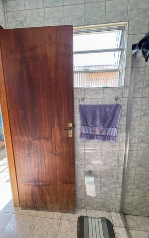Casa à venda com 225m², 3 quartos e 5 vagas Casa à venda com 225m², 3 quartos e 5 vagasBanheiro do Quarto 1