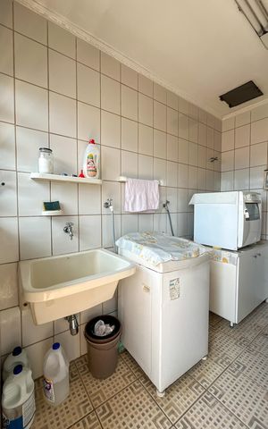 Casa à venda com 225m², 3 quartos e 5 vagas Casa à venda com 225m², 3 quartos e 5 vagasÁrea de Serviço