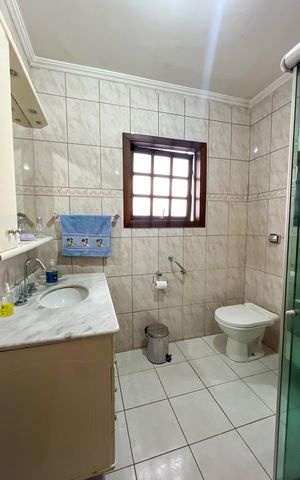 Casa à venda com 225m², 3 quartos e 5 vagas Casa à venda com 225m², 3 quartos e 5 vagasBanheiro