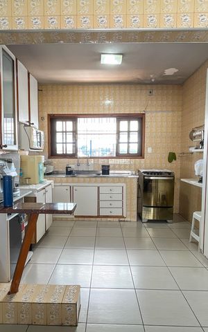 Casa à venda com 225m², 3 quartos e 5 vagas Casa à venda com 225m², 3 quartos e 5 vagasCozinha