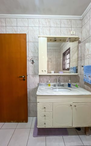 Casa à venda com 225m², 3 quartos e 5 vagas Casa à venda com 225m², 3 quartos e 5 vagasBanheiro