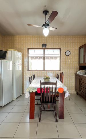 Casa à venda com 225m², 3 quartos e 5 vagas Casa à venda com 225m², 3 quartos e 5 vagasCozinha