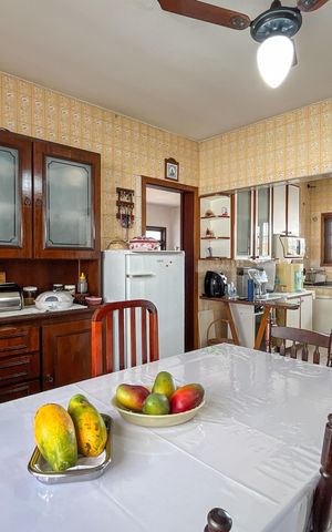 Casa à venda com 225m², 3 quartos e 5 vagas Casa à venda com 225m², 3 quartos e 5 vagasCozinha