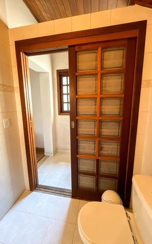 Casa à venda com 225m², 3 quartos e 5 vagas Casa à venda com 225m², 3 quartos e 5 vagasLavabo