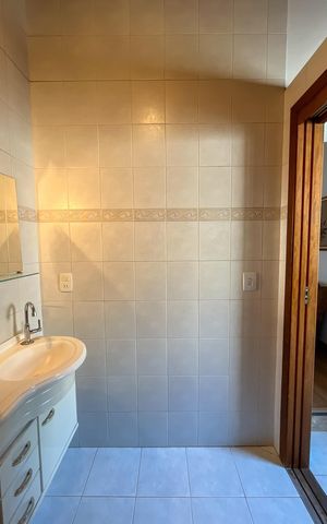 Casa à venda com 225m², 3 quartos e 5 vagas Casa à venda com 225m², 3 quartos e 5 vagasLavabo