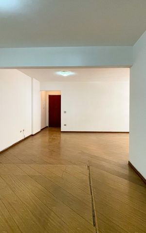 Apartamento à venda com 137m², 3 quartos e 1 vaga Apartamento à venda com 137m², 3 quartos e 1 vagaSala