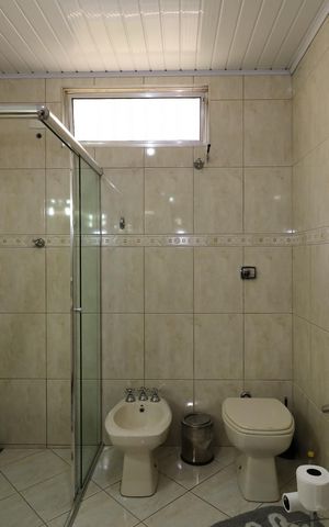 Casa à venda com 190m², 3 quartos e 1 vagaBanheiro 2