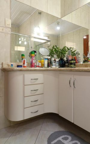 Casa à venda com 190m², 3 quartos e 1 vagaBanheiro 2