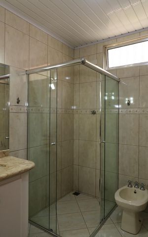 Casa à venda com 190m², 3 quartos e 1 vagaBanheiro 2