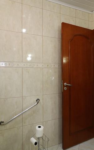 Casa à venda com 190m², 3 quartos e 1 vagaBanheiro 2