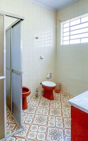 Casa à venda com 175m², 3 quartos e 2 vagas Casa à venda com 175m², 3 quartos e 2 vagasBanheiro
