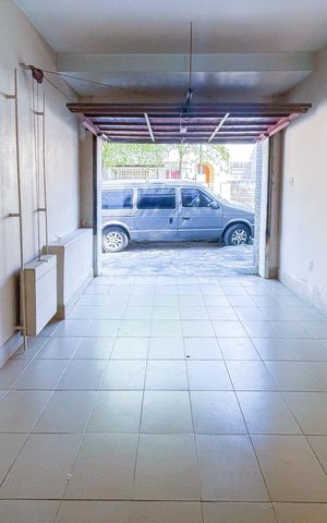 Casa à venda com 175m², 3 quartos e 2 vagas Casa à venda com 175m², 3 quartos e 2 vagasGaragem